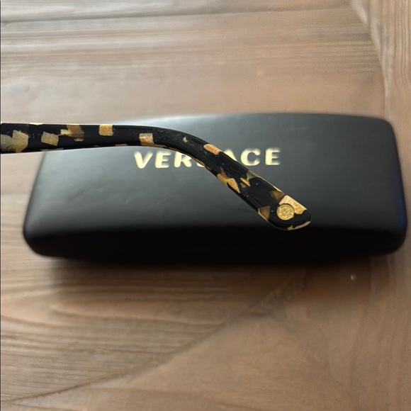 Versace Gold and Black Women's Glasses. Versace MOD. 1185B 1002 51□17 135. - Picture 5 of 10